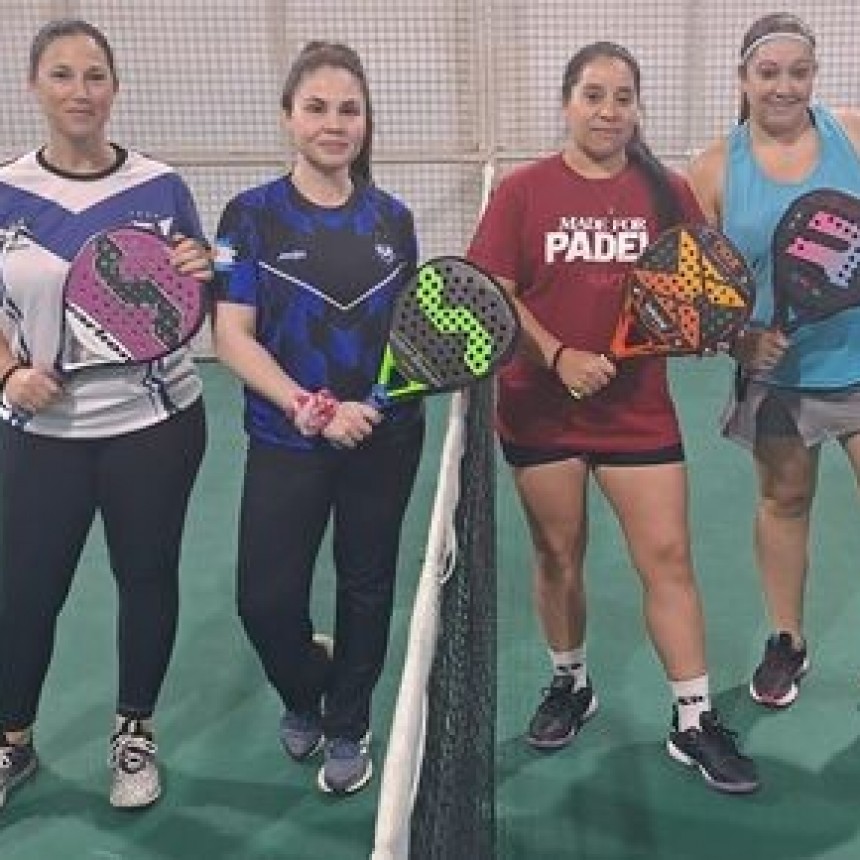 UN EXITO EL PADEL FEMENINO